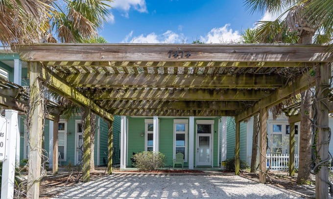 Lagoon Estates House | Beachfront Mansion in Panama City Beach with Private Pool