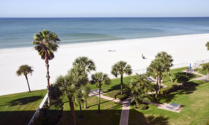 Redington Shores Condo | Beachfront Condo at Redington Towers with Pool & Spa