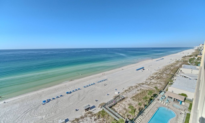 Thomas Drive Condo | Beachfront Condo with Pool Access and Free WiFi - Unit 1202