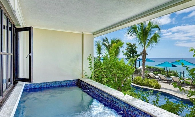 Durants Condo | Beachfront Apartment with Pool & Top Guest Rating 10/10