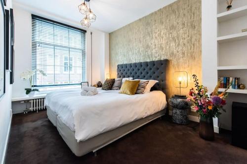De Weteringschans Bed & Breakfast | Elegant Boutique Suite in the Heart of City Center