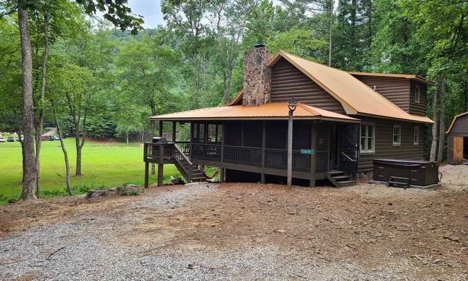 Suches Cabin | Guest Rated 10/10: Brown Mountain River Cabin with Hot Tub