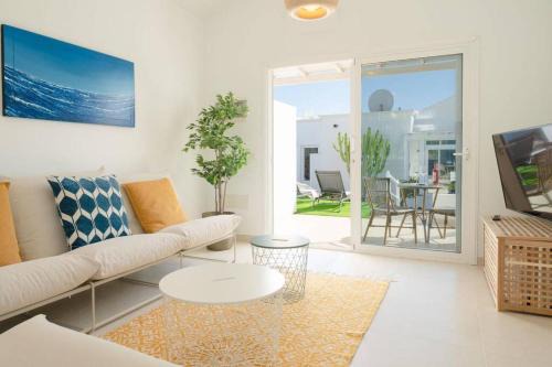 Charco del Palo Apartment | Relaxing Bungalow A2 Near the Sea with Pool Access