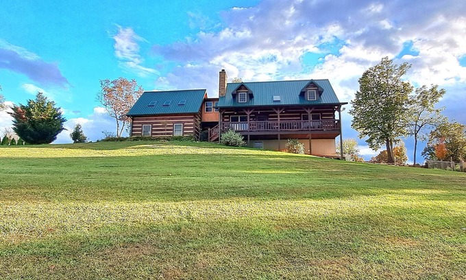 Newport Cabin | Inviting Cabin with Mountain Views - Pet and Family Friendly