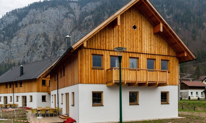 Obertraun Ski Chalet | Elegant Chalet in Obertraun with Pool and Spa Amenities