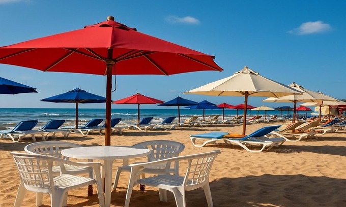 Al-Manasrah Ski Chalet | Seafront Porto Said Resort Chalet with Pool and Breakfast