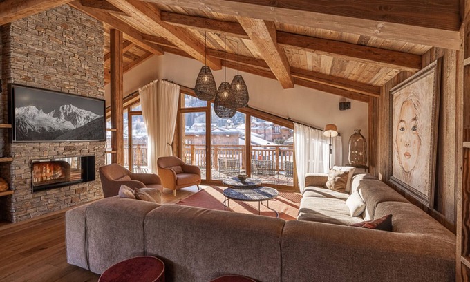 Le Praz Ski Chalet | Inviting Chalet Courchevel: 5 Bedrooms with Pool & Spa