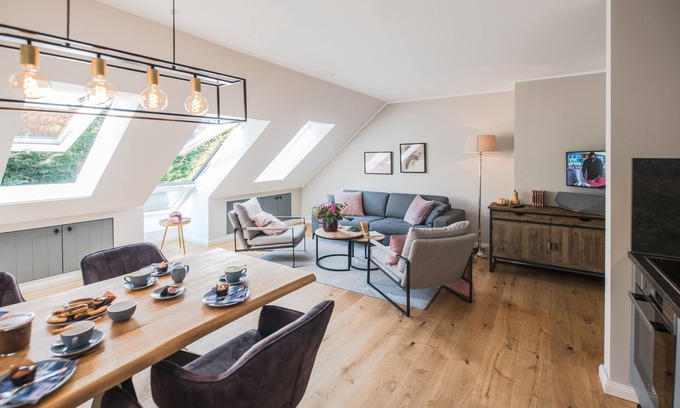 Friedeburg Apartment | Pet-Friendly Cirksena Vacation Apartment with Ocean Views