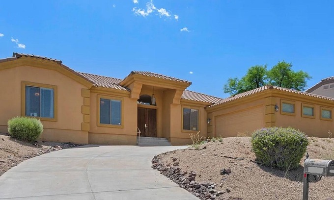 Fountain Hills House | Luxurious, comfortable & spacious house on single floor - central location