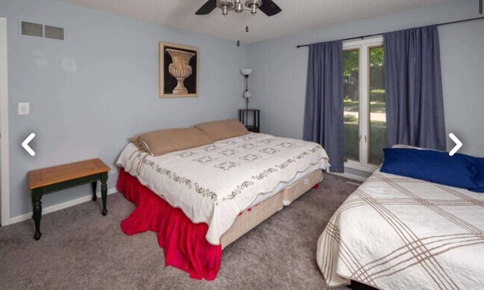 Moline Condo | Family-Friendly Condo Near Attractions with Great Amenities