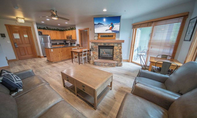River Run Condo | Scenic Balcony Retreat at Large River Run Condo with Spa