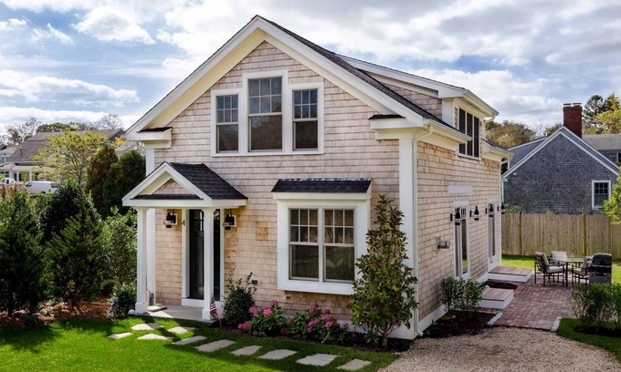 Edgartown House | Elegant Cottage Retreat in Edgartown Village with Spa