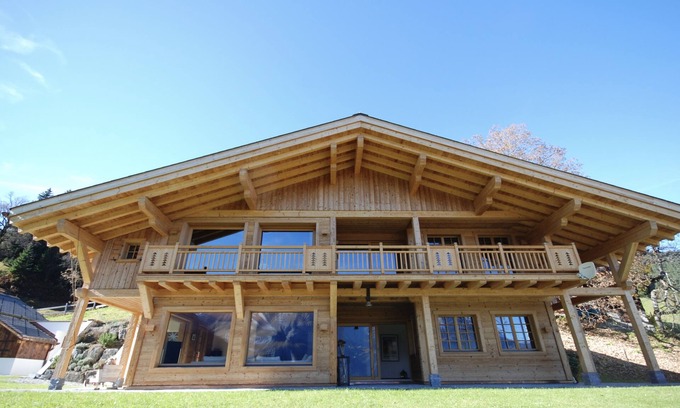 Goldswil House | Luxurious design Chalet with stunning views in Grindelwald - full privacy!