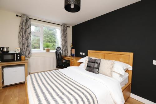 Oxford House | Stylish Double Bedroom with Ensuite and Free Wifi