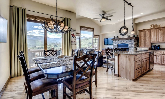 Bear Crossing House | Exquisite Double Master Suites with Mountain Views & Hot Tub
