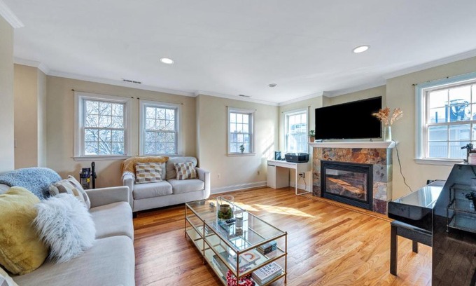 Stamford Villa | Stylish Downtown Haven - Stillwater, Stamford, CT