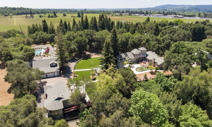 Healdsburg House | Luxurious Enchanting Healdsburg estate style retreat, sleeps 12, pool, firepit