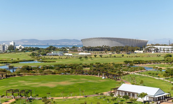 Mouille Point Apartment | Exclusive 4-Bedroom Penthouse with Oceanfront Views