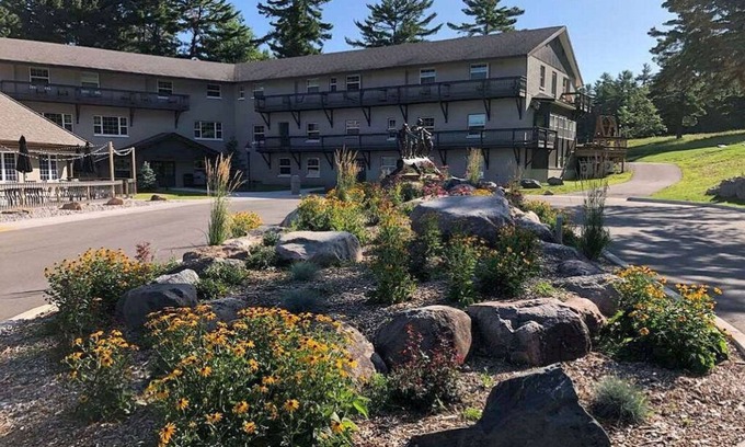 Iron Mountain House | Family Lodge Getaway | Relaxing Mountain Retreat Awaits