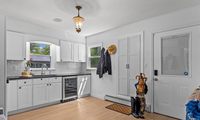 Rhinebeck House | Elegant Farmhouse Retreat with Spa and Hot Tub Amenities
