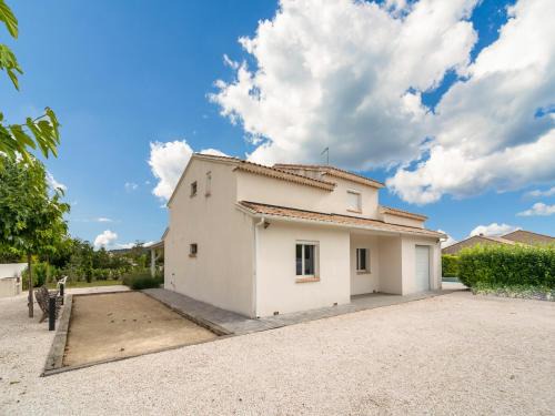 Saint-Genies-de-Fontedit Villa | Elegant Villa in Saint Geniès de Fontedit with Heated Pool