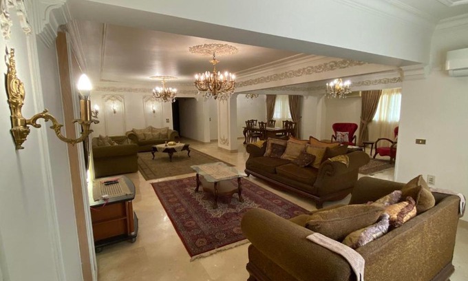 Nasr City Apartment | Stylish Apartment with Scenic Views and Hot Tub Amenities