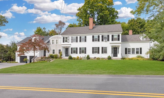 Andover House | Luxurious, fully renovated 3 bedroom/3 bath Andover home steps from PA/Downtown.