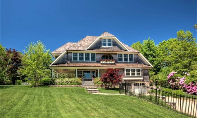 Shinnecock Hills House | Beautiful 4-Bedroom Retreat with Bay Ocean View & Pool