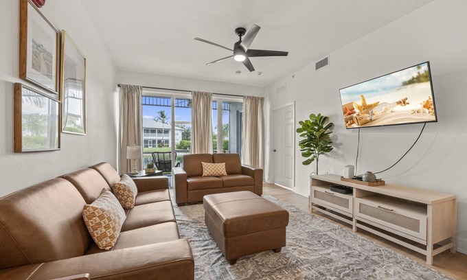 Naples Condo | Exclusive Golf Condo with Resort Pool & Prime Amenities