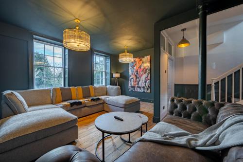 Bath House | Ideal GRAND 6 BR Home in BATH - Perfect for Groups!