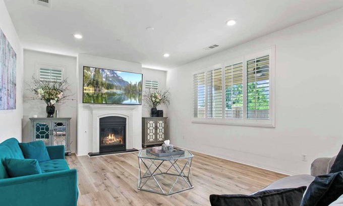 Fontana House | Elegant Retreat on Curry Pl with Pet-Friendly Amenities
