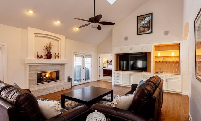Arapahoe Ridge House | Elegant 4BR Boulder Retreat with Breakfast & Family Amenities