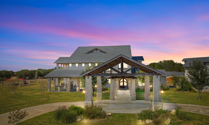 Dripping Springs House | Luxurious Hill Country Retreat w/Pool and Firepit!