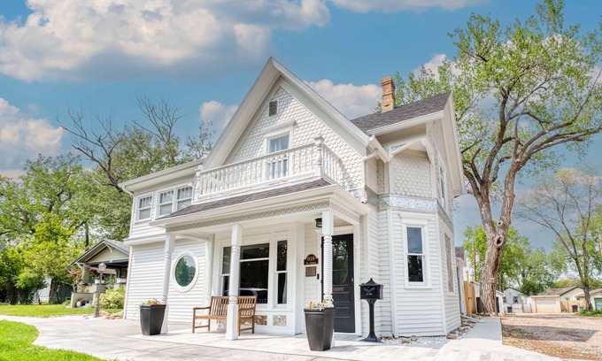 Rapid City House | Historic Comfort at The Barney House with Pool & Breakfast