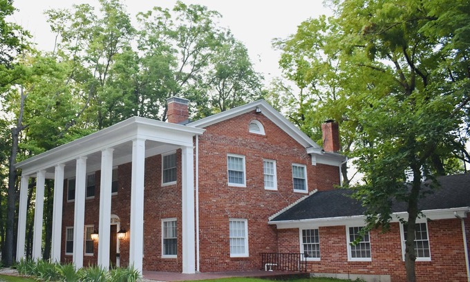 Columbia House | Historic Home in Columbia with Pool and Breakfast Included