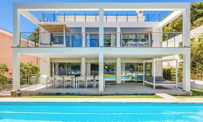 Alcudia House | Elegant Gemelos Holiday Home with Pool & Oceanfront Views