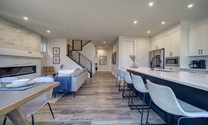 Calgary House | Spacious 5-Bedroom Retreat with Family-Friendly Amenities