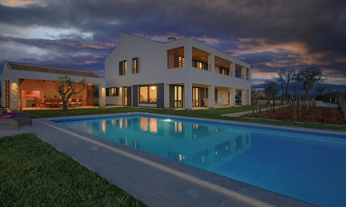 Svetvincenat House | Discover 5 Bedroom Retreat in Svetvincenat with Pool