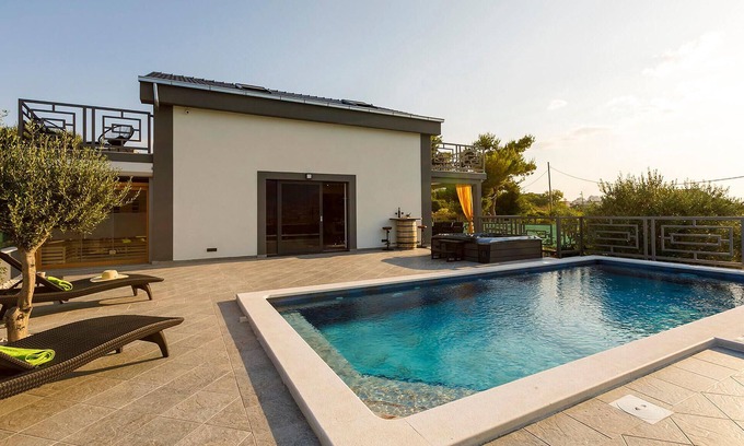 Mejasi House | Modern Vacation Home with Breathtaking Views of Split