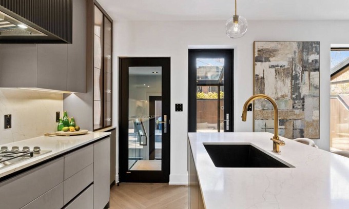 Rosedale House | Modern Retreat in the Heart of Toronto with Family Amenities