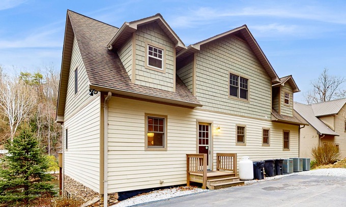 Sylva House | Riverfront Retreat with Full Kitchen & 9.8 Guest Rating