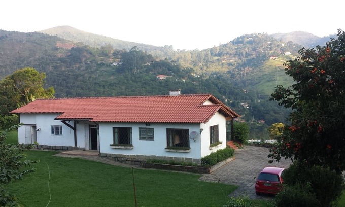 Araras House | Elegant Itaipava Retreat with Panoramic Views and Pool