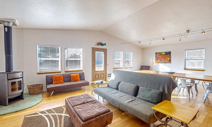Bandon House | Pet-Friendly Beach House with Oceanfront Views & Cozy Spa