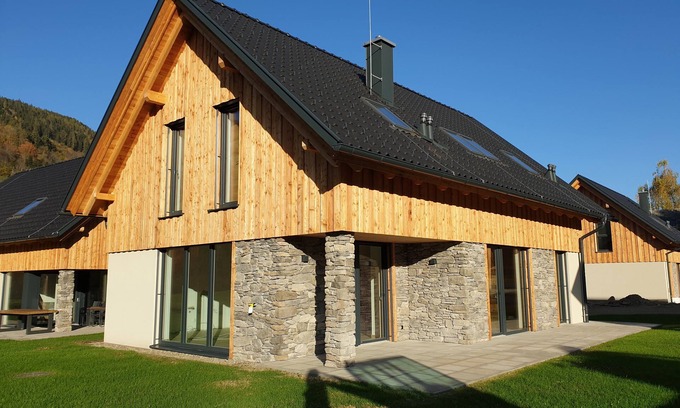 Sankt Lorenzen ob Murau House | Indulgent Retreat with Sauna and Spa Amenities