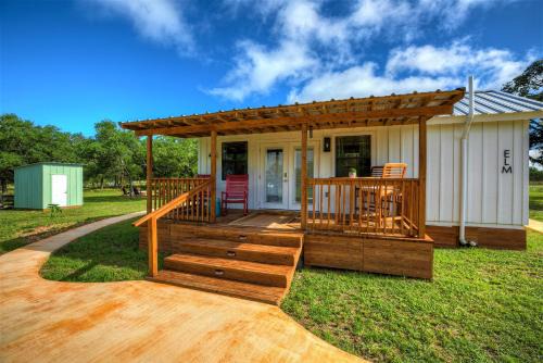 Fredericksburg House | Serene Cottage Retreat in Fred Wine Country with Spa Access