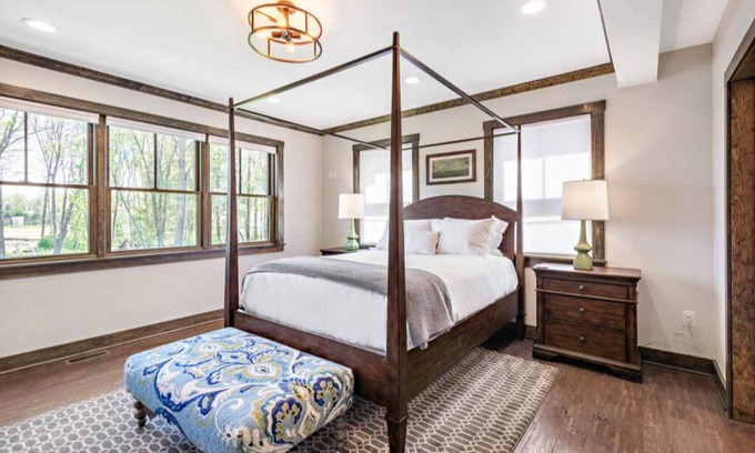 Wyoming Cabin | Elegant Retreat with Royal Comfort and Exciting Amenities