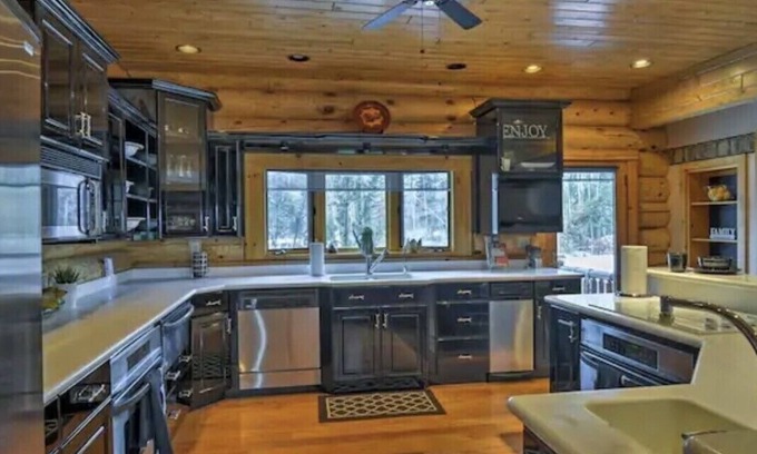 Barbeau House | Relax at Our Premier Lodge & Retreat Center in Beautiful UP