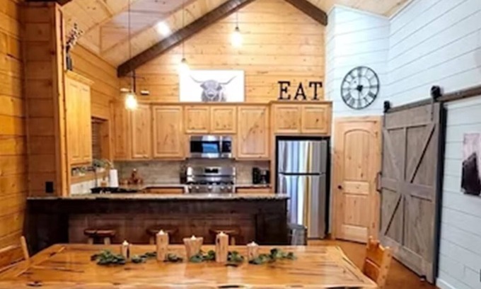Georgetown Cabin | Premier Log Cabin Retreat with Equestrian Access in Georgetown