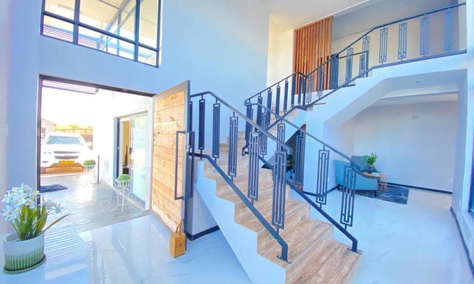 Bulawayo Apartment | Elegant Mangethe Suite - Relax by the Pool & Enjoy Breakfast