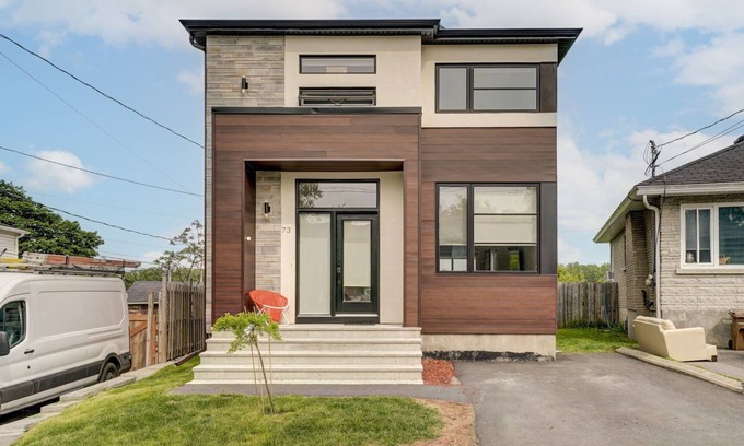 Downtown Gatineau Villa | Modern 4 Bedroom Stay with Free Parking and Pool Access